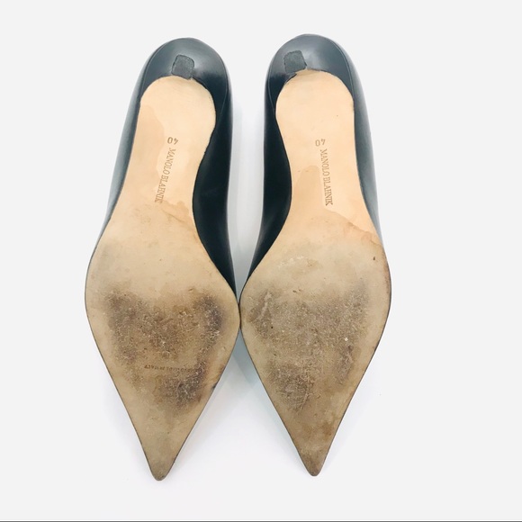 *Classic Black Manolo Blahnik Pumps* - Picture 8 of 11